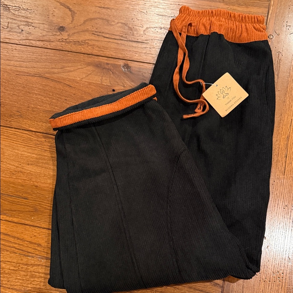Woman’s Corduroy Harlem Pants - Picture 4 of 12